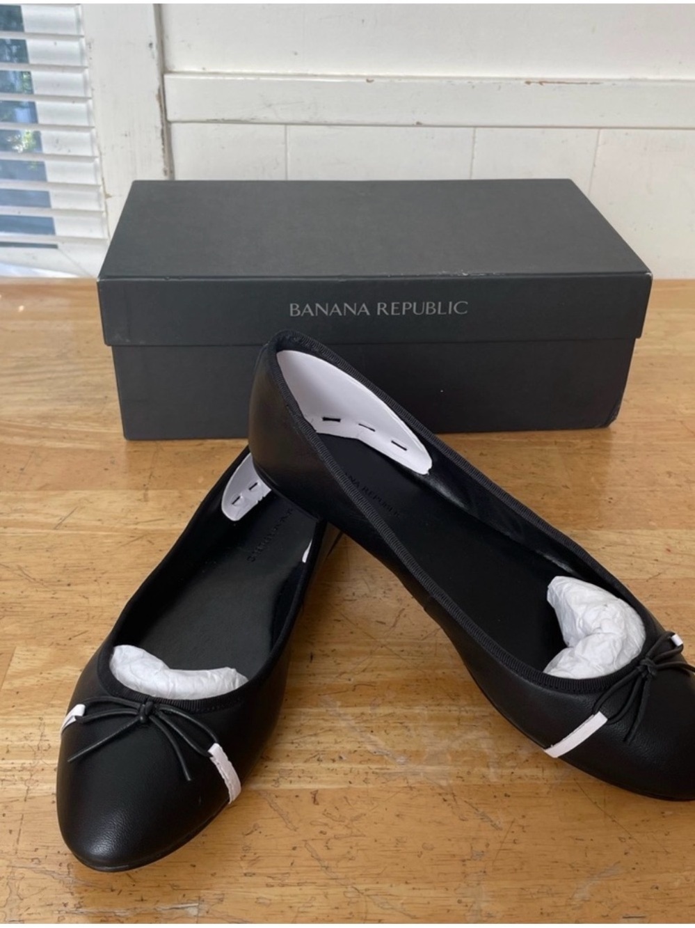 Banana Republic Black Leather Ballet Flats with Bow